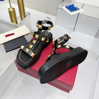 春もの新作ヴァレンティノ フラットフォーム ローマンスタッズ サンダル 本物 40MM Vue39502 春もの新作ヴァレンティノ フラットフォーム ローマンスタッズ サンダル 本物 40MM Vue39502