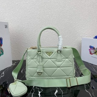 大人気!!新色 プラダ ショルダーバッグ 激安 【追跡付】 puq87786 大人気!!新色 プラダ ショルダーバッグ 激安 【追跡付】 puq87786