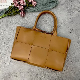 22SS ボッテガヴェネタ 本物 ザアルコトートバッグミディアム bor93149 22SS ボッテガヴェネタ 本物 ザアルコトートバッグミディアム bor93149