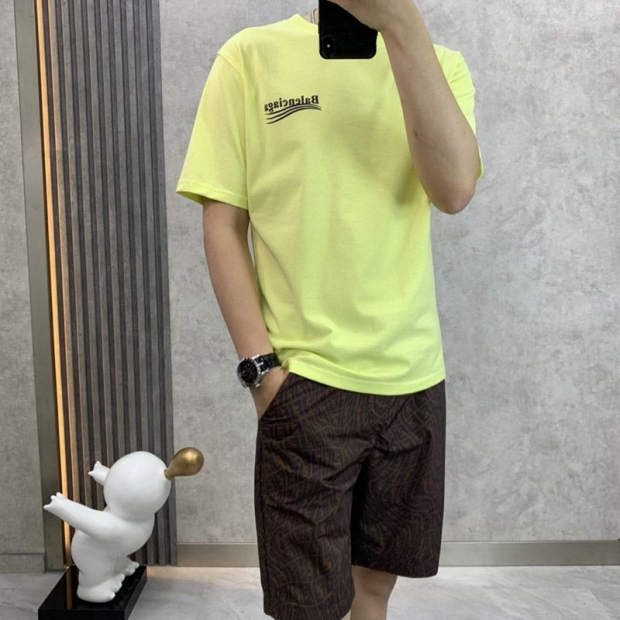累積売上総額第１位！バレンシアガ 本物 POLITICAL CAMPAIGN REGULAR FIT Tシャツ bar75756