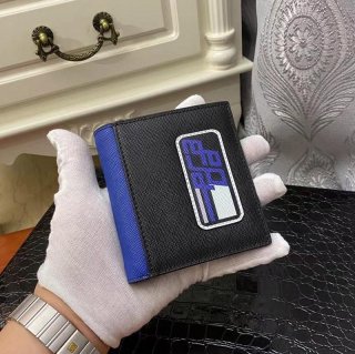 入手困難 プラダ レザー折りたたみ財布 本物N級品 puf45960 入手困難 プラダ レザー折りたたみ財布 本物N級品 puf45960