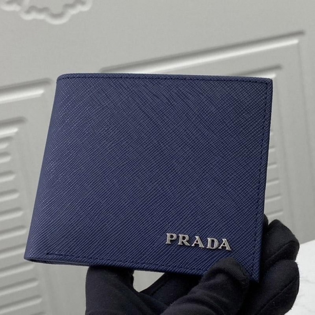 《大人気》プラダ レザー折りたたみ財布 本物 pui67139