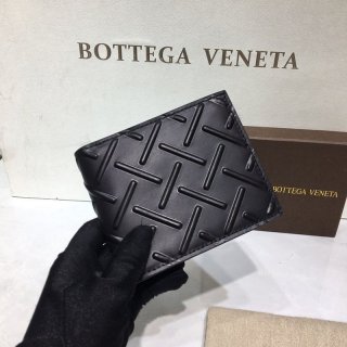 世界中で大人気ボッテガヴェネタ 本物 小銭入れ付き 折りたたみ財布 bom35069 世界中で大人気ボッテガヴェネタ 本物 小銭入れ付き 折りたたみ財布 bom35069