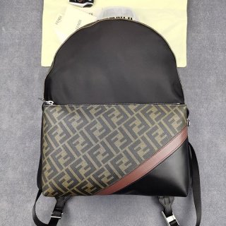 日本未入荷フェンディ バックパック コピー ブラックナイロン バックパック fez25036 日本未入荷フェンディ バックパック コピー ブラックナイロン バックパック fez25036