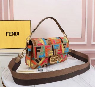超話題!フェンディ バゲット コピー マルチカラーFFキャンバス バッグ 8BR600AHW7F18H2 超話題!フェンディ バゲット コピー マルチカラーFFキャンバス バッグ 8BR600AHW7F18H2