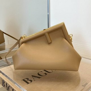 目を惹くカラーフェンディ ファースト コピー レザー バッグ fer55501 目を惹くカラーフェンディ ファースト コピー レザー バッグ fer55501