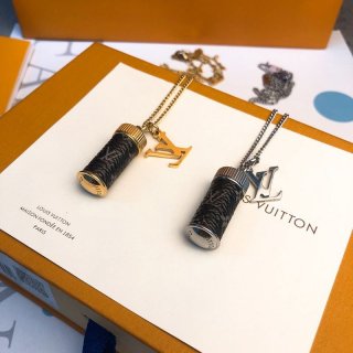 大人気!ルイヴィトン 本物 コリエチャームズ モノグラムエクリプス ネックレス M63641 大人気!ルイヴィトン 本物 コリエチャームズ モノグラムエクリプス ネックレス M63641