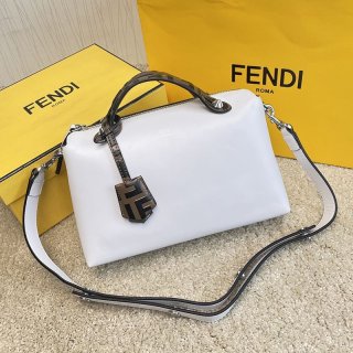 大人気!!新色フェンディ コピー バイ ザ ウェイ ミディアム レザー ボストンバッグ fek65311 大人気!!新色フェンディ コピー バイ ザ ウェイ ミディアム レザー ボストンバッグ fek65311