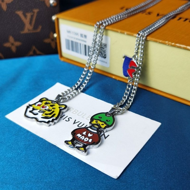 春もの新作ルイヴィトン ペンダントLVダック&タイガー 本物 ネックレス MP3231