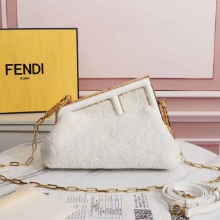 人気急上昇フェンディ ファースト 本物 スモール シープスキンバッグ fee59070