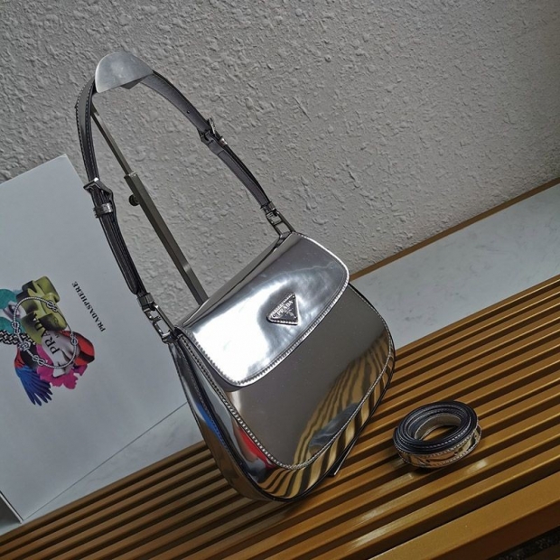 セール新作 プラダ★フラップ付きクレオショルダーバッグ 本物 puv08714