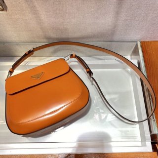 一目惚れ プラダ★フラップ付きクレオショルダーバッグ 本物 pum78855 一目惚れ プラダ★フラップ付きクレオショルダーバッグ 本物 pum78855