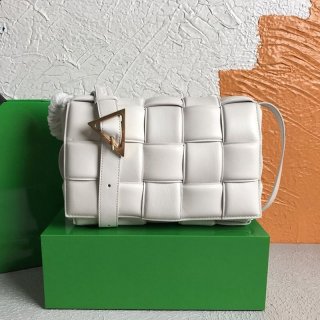 希少色ボッテガヴェネタ 本物 パデッドカセット ショルダーバッグ ゴールド仕上げ 591970VCQR19143