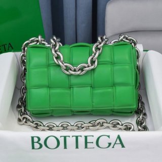 ★日本!!人気!ボッテガヴェネタ コピー ザチェーン カセット レザー製クロスボディバッグ boa49393 ★日本!!人気!ボッテガヴェネタ コピー ザチェーン カセット レザー製クロスボディバッグ boa49393