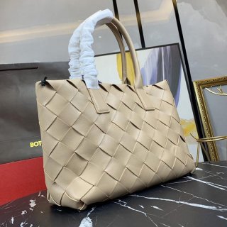 ☆超人気☆ボッテガヴェネタ カバ トートバッグ 本物 ナチュラル bow40131 ☆超人気☆ボッテガヴェネタ カバ トートバッグ 本物 ナチュラル bow40131