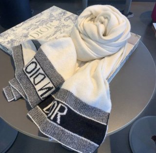 新色☆希少 ディオール マフラー コピー CD ICON D-WHITE スカーフ マフラー deh39528 新色☆希少 ディオール マフラー コピー CD ICON D-WHITE スカーフ マフラー deh39528