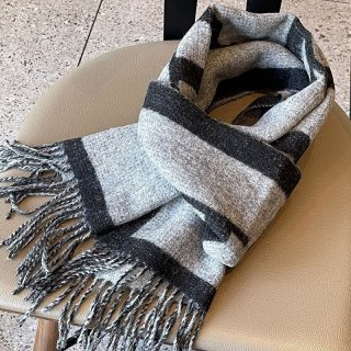 目を惹くカラーバーバリー リバーシブル ロゴジャカード カシミアスカーフ 本物 Bao94404 目を惹くカラーバーバリー リバーシブル ロゴジャカード カシミアスカーフ 本物 Bao94404