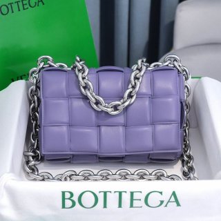 目を惹くカラーボッテガヴェネタ 本物 ザチェーン カセット レザー製クロスボディバッグ bot33184 目を惹くカラーボッテガヴェネタ 本物 ザチェーン カセット レザー製クロスボディバッグ bot33184