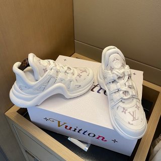 希少色 ルイヴィトン スニーカー コピー LVアークライトライン ロゴ vuu03242 希少色 ルイヴィトン スニーカー コピー LVアークライトライン ロゴ vuu03242