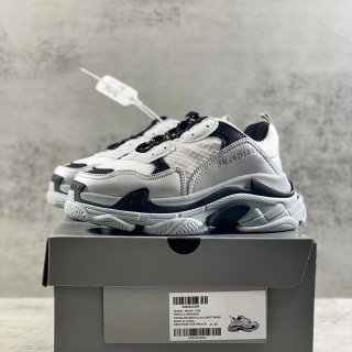 希少色 バレンシアガ Triple S スニーカー 本物 トリプルソール baw62267 希少色 バレンシアガ Triple S スニーカー 本物 トリプルソール baw62267