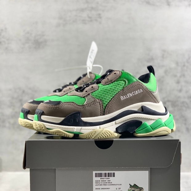 21AW新作 バレンシアガ Triple S 本物 スニーカー トリプルソール bat57202