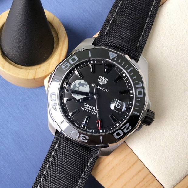 世界中で大人気タグホイヤー アクアレーサー 本物 直径 43MM WAY201J.FC6370