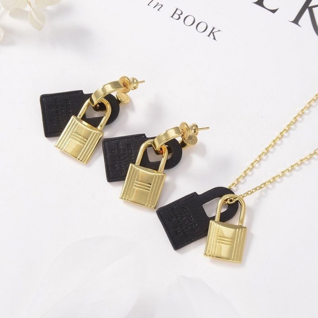 定番【人気】★エルメス 本物★オケリー ピアス 4色 H078851CK18