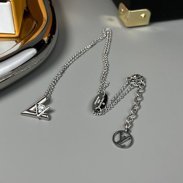 一目惚れルイヴィトン コピー パンダンティフ LV ヴォルト ワン PM ネックレス vua62462