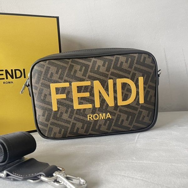 注目★フェンディ ROMA FFファブリック 本物カメラケース feg47963