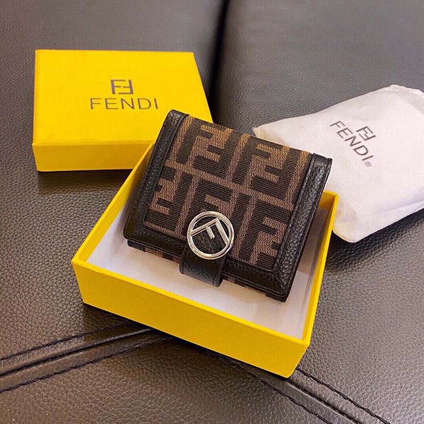 フェンディ FFモチーフ 三つ折り財布 本物 fek43255