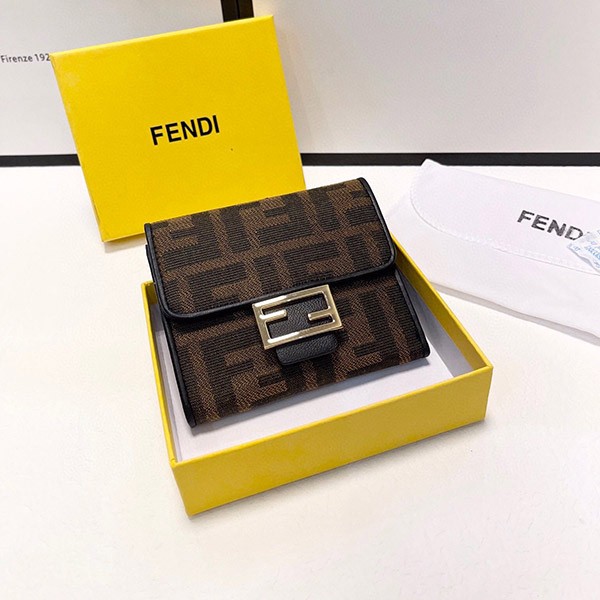 大人気!フェンディ FFモチーフバゲット マイクロ 三つ折財布 本物 8M0395A98PF0A6E
