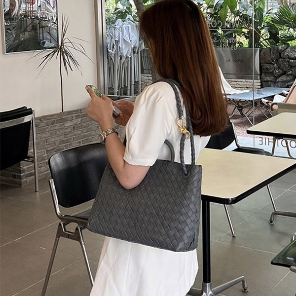 ボッテガヴェネタ Andiamo 本物 レザー ショルダー バッグ bou09815