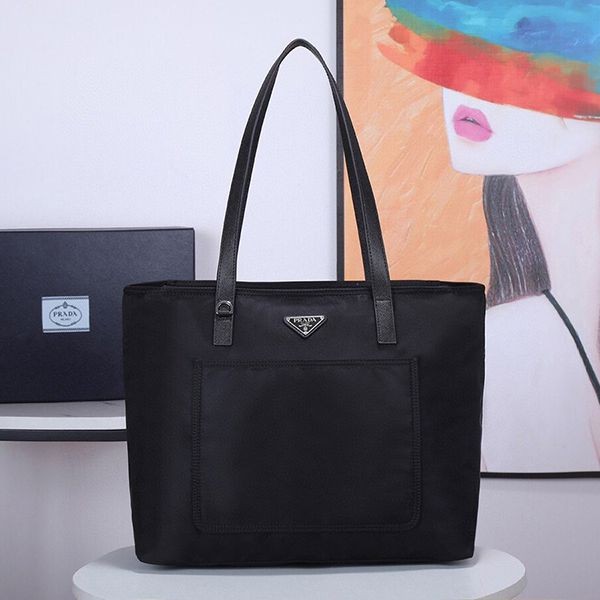 一目惚れプラダ Re-Nylon トートバッグ 本物 レザー ロゴ puc09442