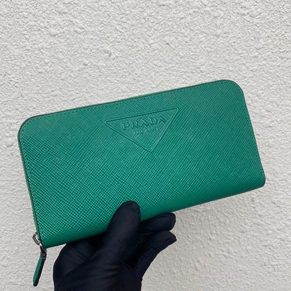 プラダ サフィアーノエンボスレザー ジップアラウンド長財布 本物 グリーン puh57020